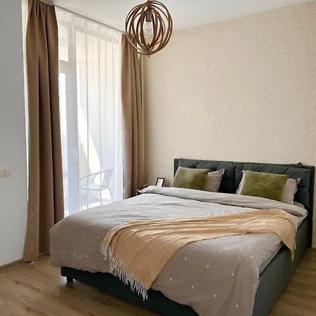 Apartman V'one - Bright & Spacious - Free Parking