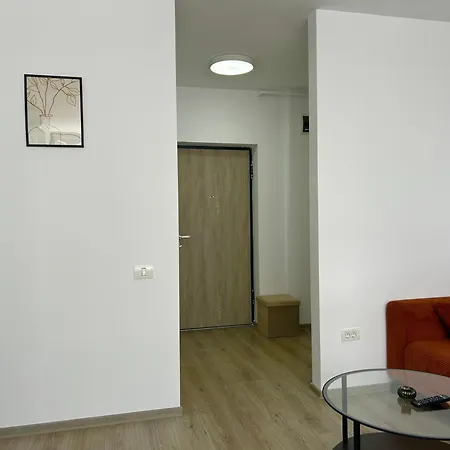 V'one - Bright & Spacious - Free Parking *
